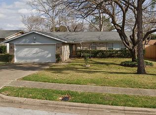 700 Lamar Dr, Euless, TX 76039