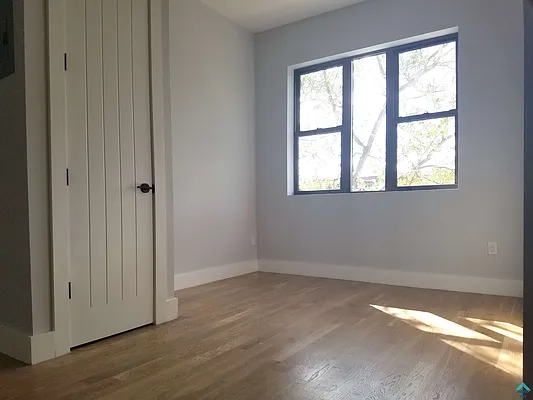 Rented by EXR | media 35