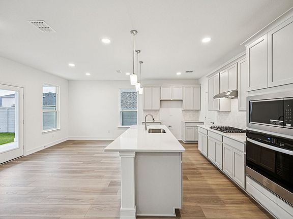 7th image of this home