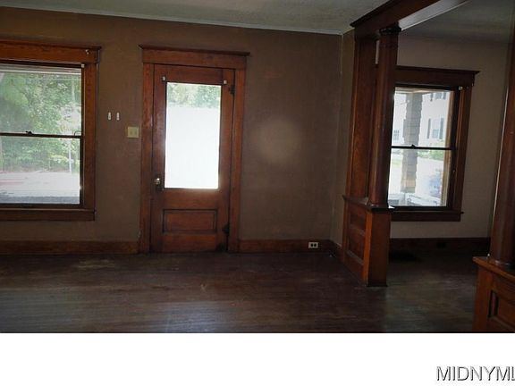 3rd image of 28 William St