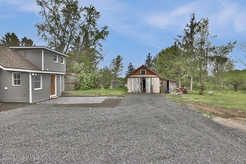 3rd image of 2114 Berne Altamont Road