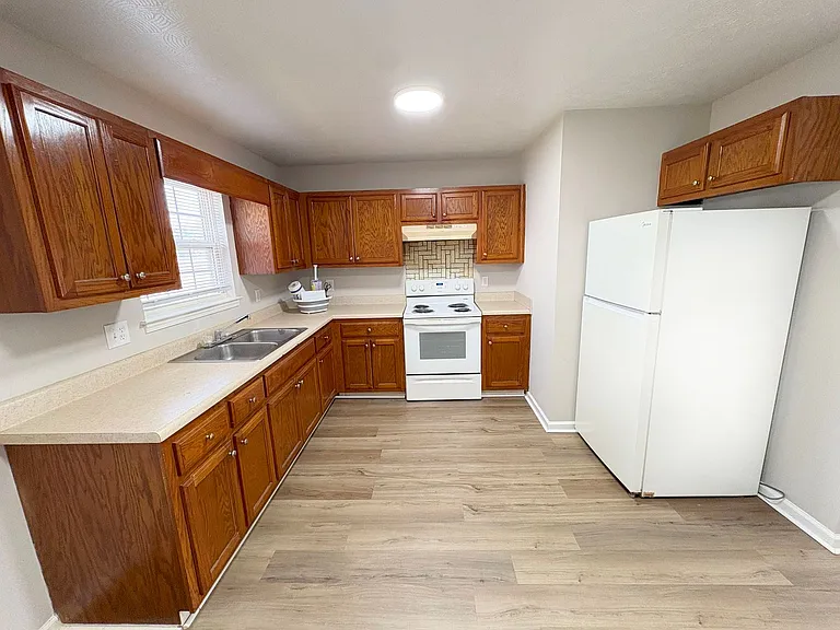 1061 Lake Rd — Photo 7