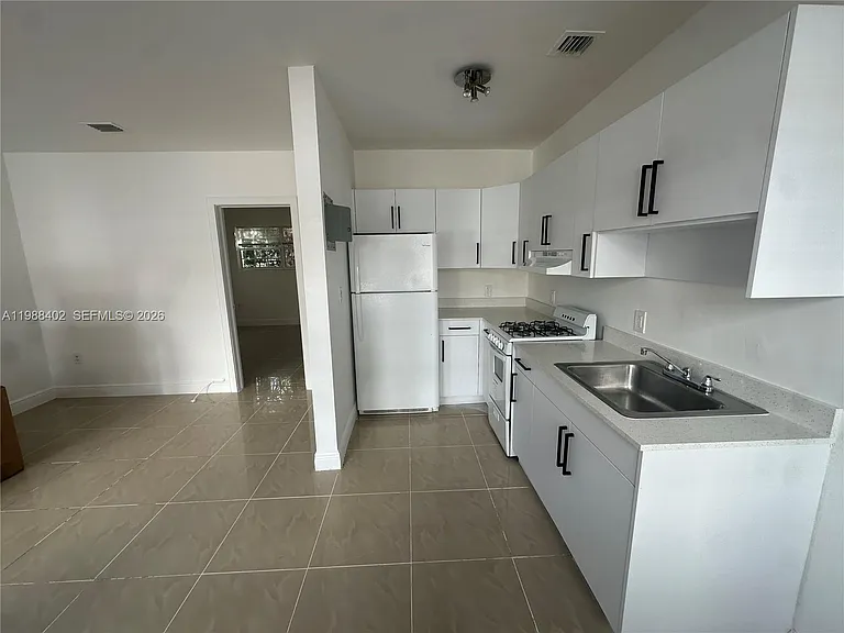 740 84th St #3 — Photo 4