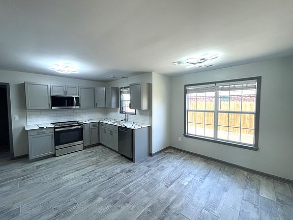 Kitchen with Breakfast area