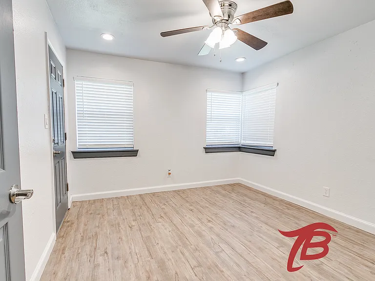 2214 N Florida Ave — Photo 15