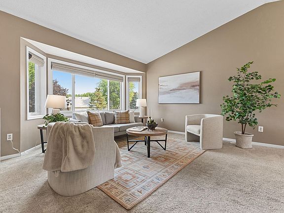 4th image of 5464 Golfview Cir N