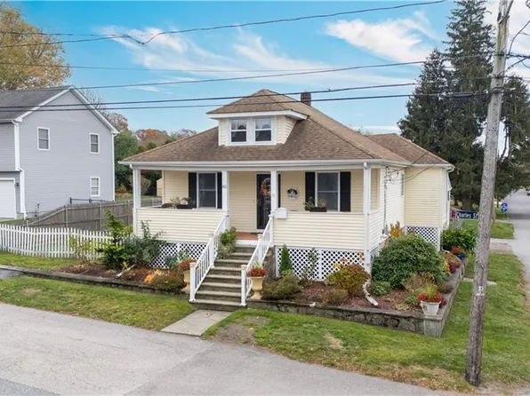 82 Charles St, Bristol, RI 02809