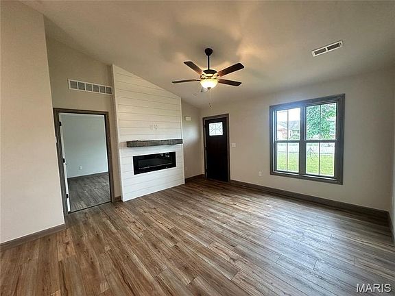 2nd image of 535 Somerset Dr
