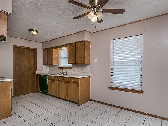 4th image of 3 Windy Meadow Ln