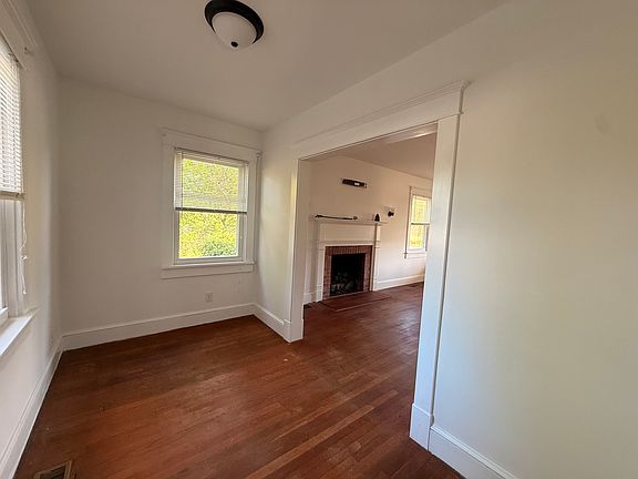 5th image of 135 Hampton Hall Rd