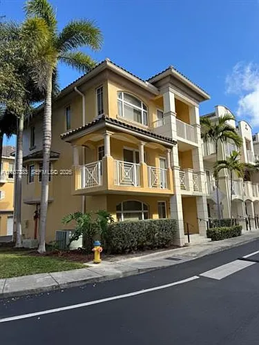 18421 NE 27th Ct #Townhouse 18421 Photo 1