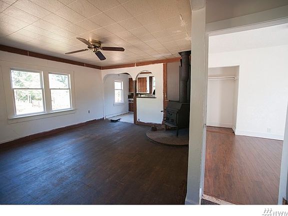 3rd image of 207 W Satsop Ave