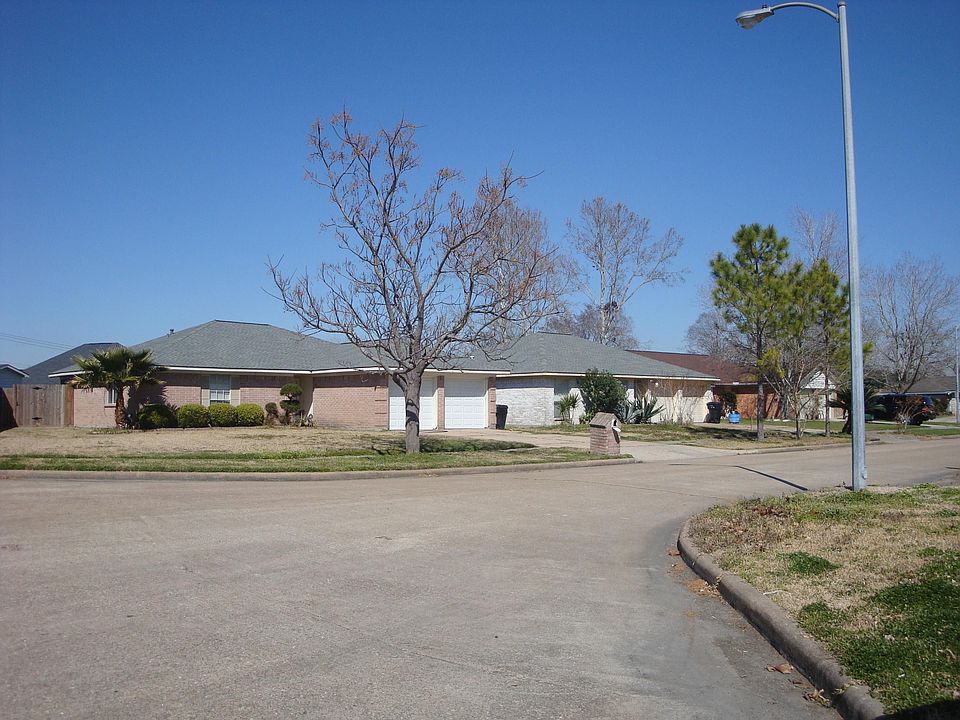 2nd image of 715 Charidges Dr