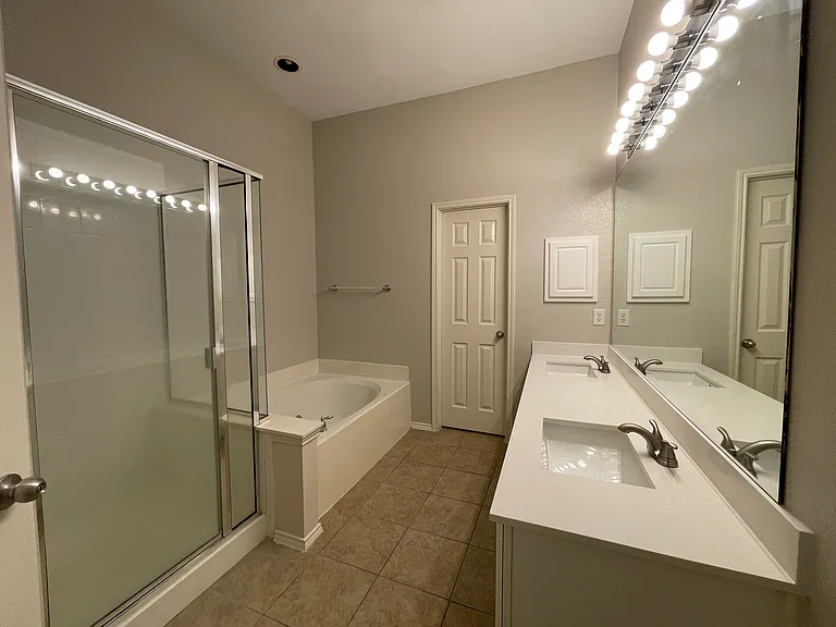 553 Presidio Dr — Photo 18