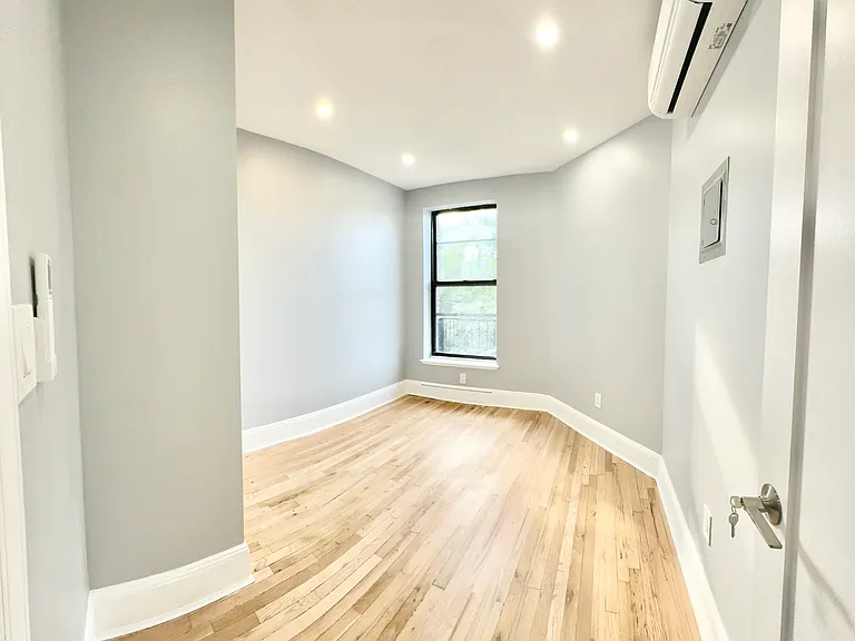 310 S 4th St #3 — Photo 4