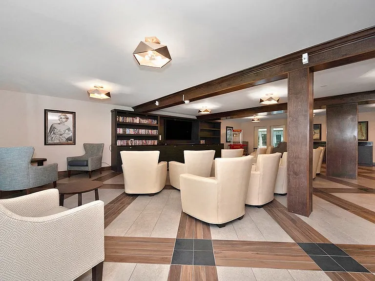 The Crest at Citrus Heights (55+) — Photo 24