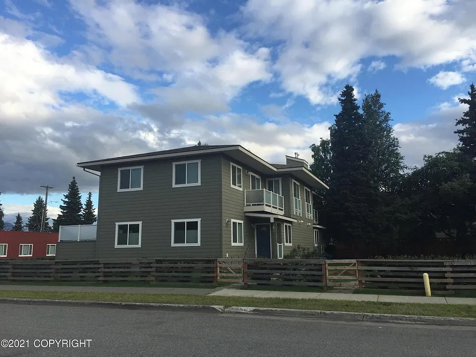 710 W 14th Ave