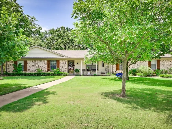 212 Shadowoak Dr, Burleson, TX 76028
