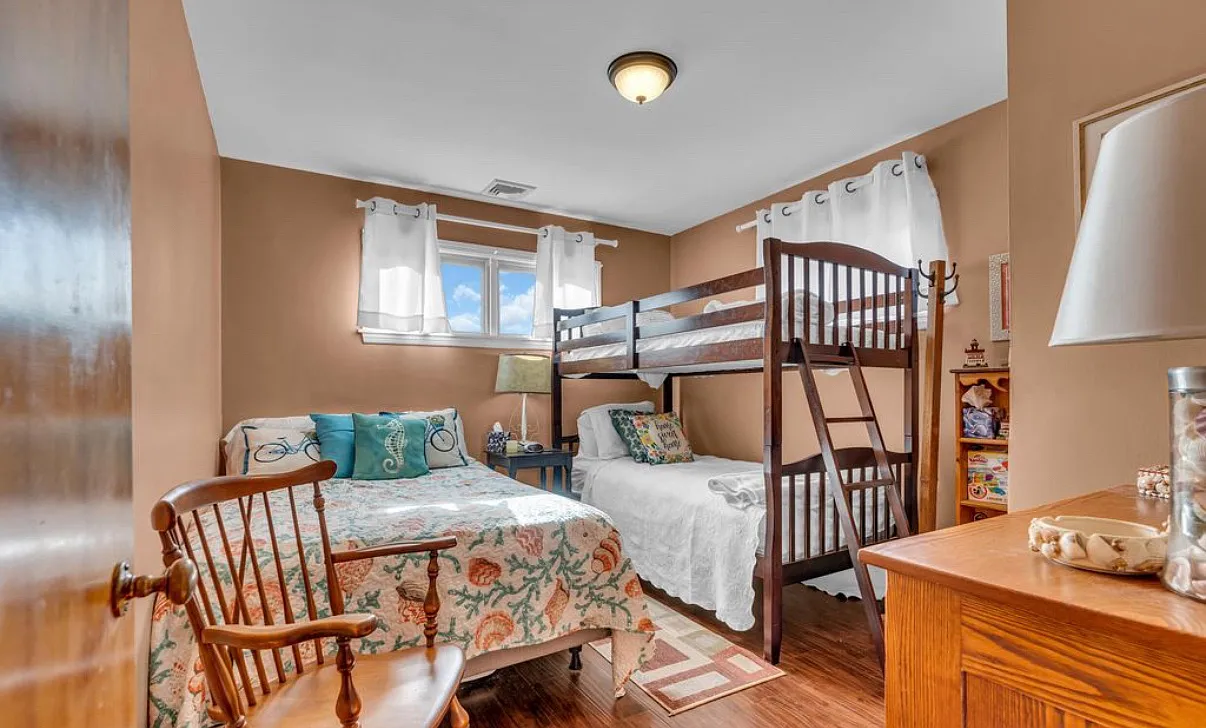 4 bed, 1800 sqft, $4,000 — Photo 4
