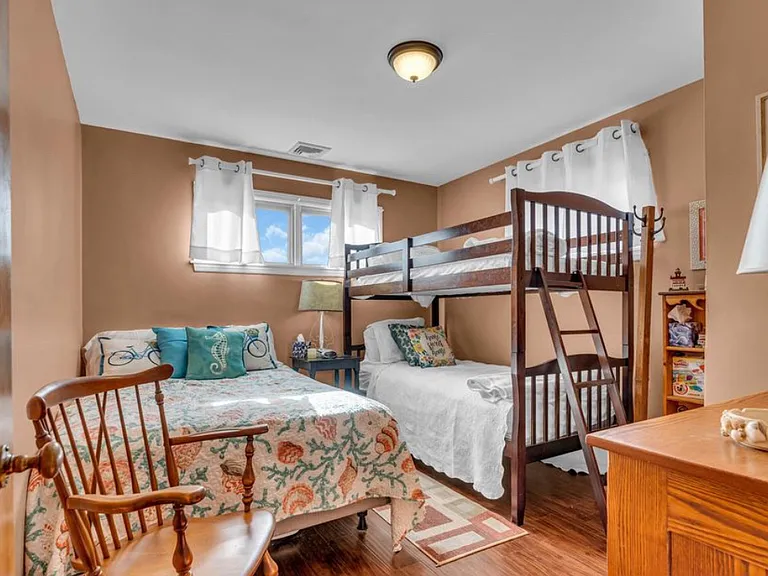 228 Hancock Ave — Photo 4
