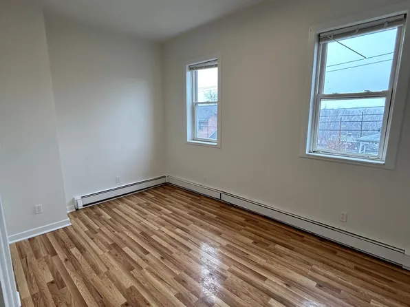 1554 1st St APT 1, Rensselaer, NY 12144