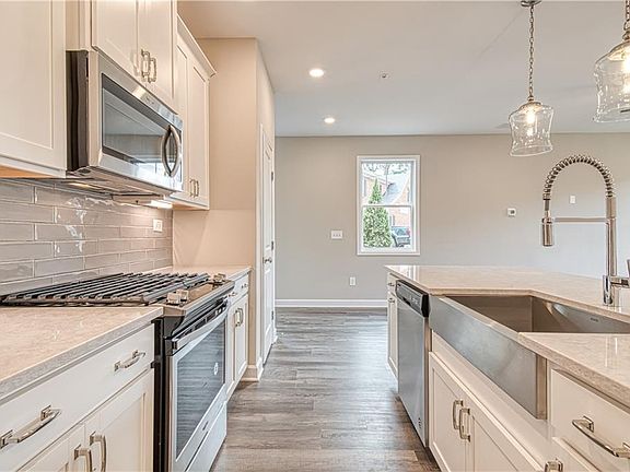 5th image of 355 Niles Ct #22