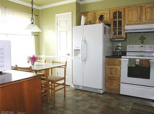 2nd image of 303 Sussex Ct