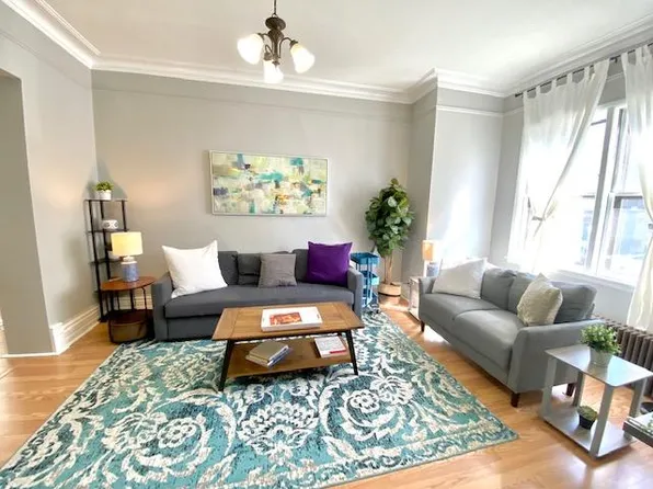 1120 W Barry Ave #1, Chicago, IL 60657