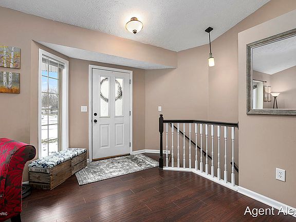 3rd image of 3829 Kirkshire Dr SE