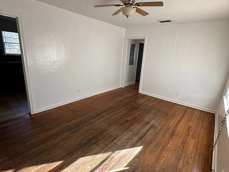 1638 Sharkey St — Photo 2