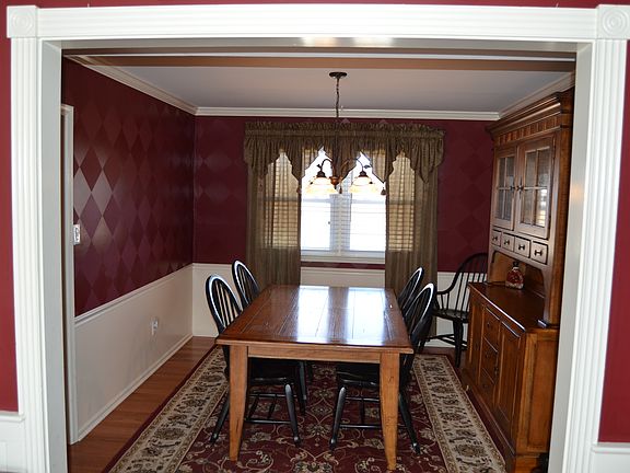 5th image of 62 Sharon Dr