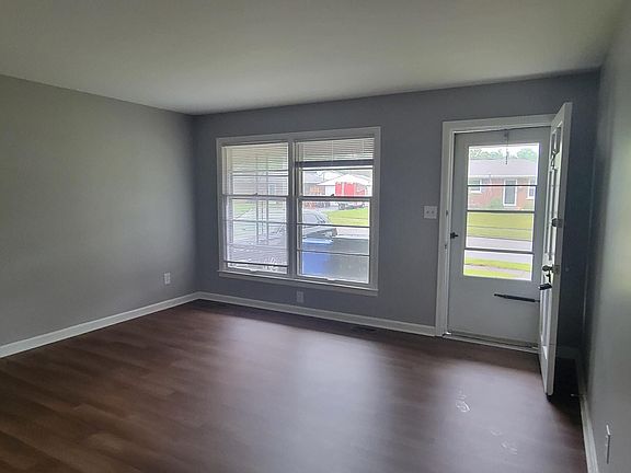 2nd image of 1921 Greenleaf Dr