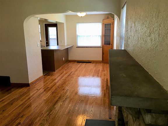2nd image of 727 Springs Dr