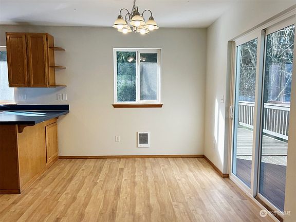 5th image of 8540 Mahonia Court SE