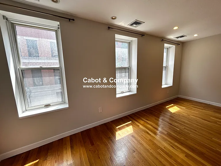 5 Grove St #3 — Photo 6