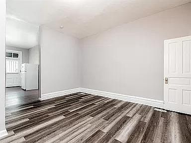 4th image of 2122 Chippewa St #2122A