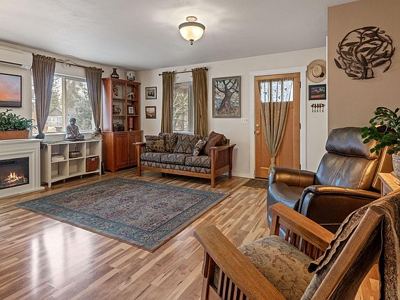 3rd image of 412 N Desert Rose Loop