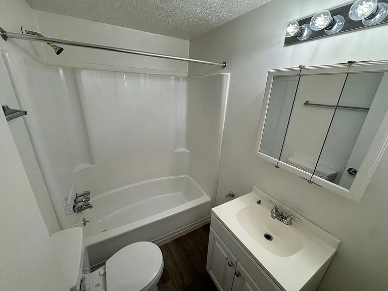 124 Adams Dr — Photo 8