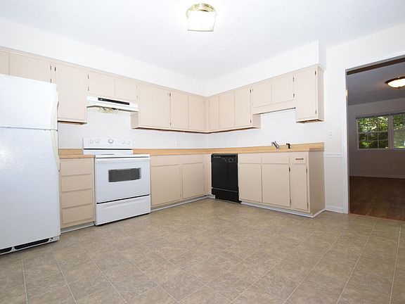 5th image of 6 Jadewood Ct #B