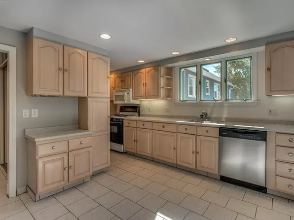 10 Saint Marys St, Watertown, MA 02472