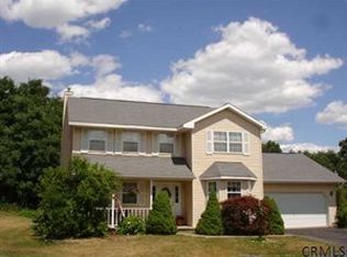 31 Oxford Dr, Latham, NY 12110