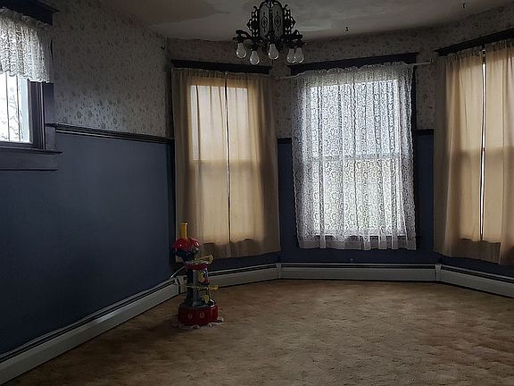4th image of 225 N Washington St