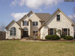 17485 Parkside Dr, North Royalton, OH 44133