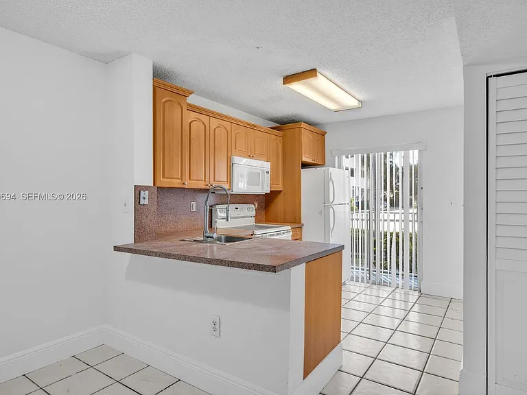 2575 SW 27th Ave #111 — Photo 4