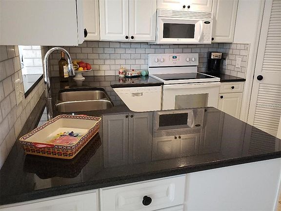 3rd image of 4158 Tamiami Trl #H