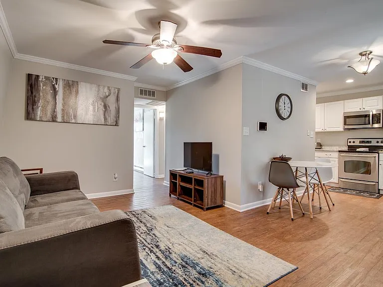 1422 Scales St #E — Photo 5