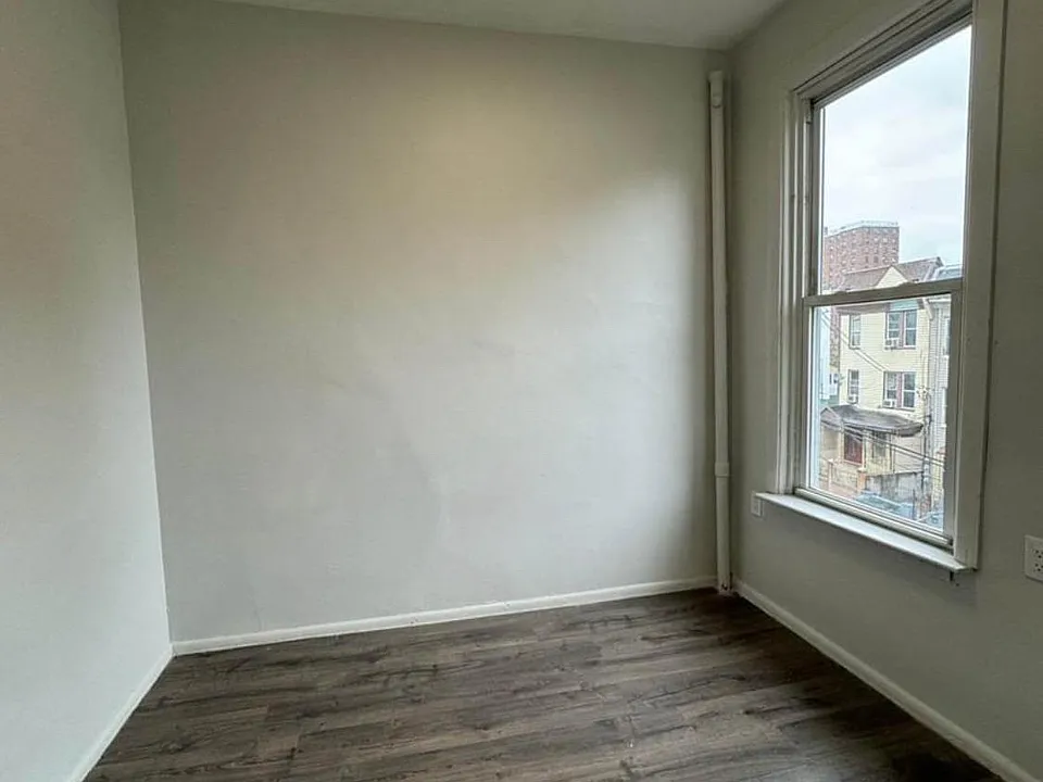 1307 Clay Ave #3