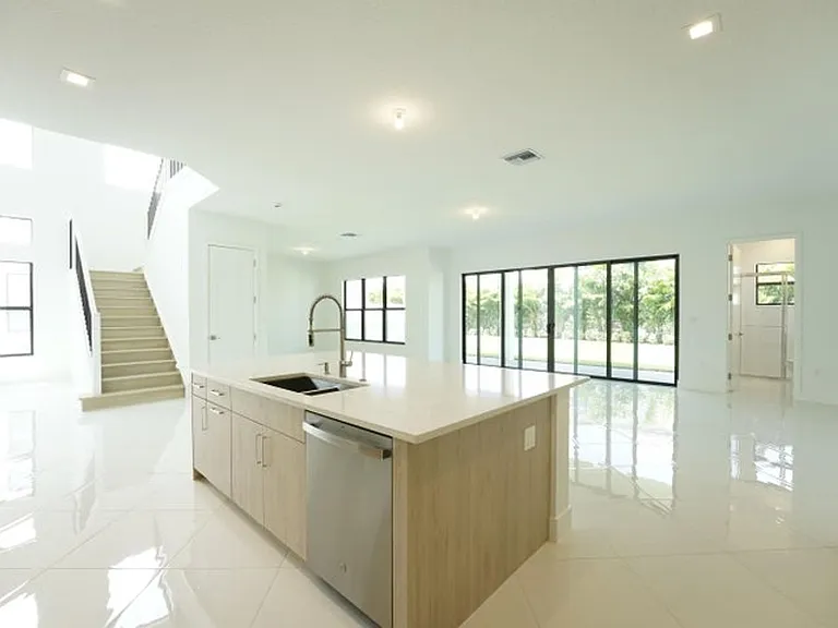 9099 Silver Marsh Ln — Photo 3