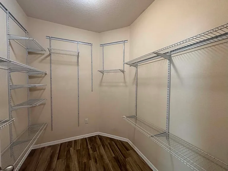 811 Krenson Woods Ln — Photo 26