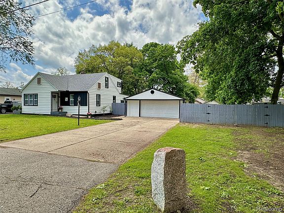 4th image of 2349 Ellery Ave